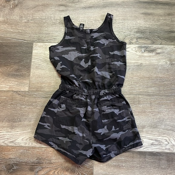 Athleta girl romper size S/7 excellent condition - Picture 2 of 2